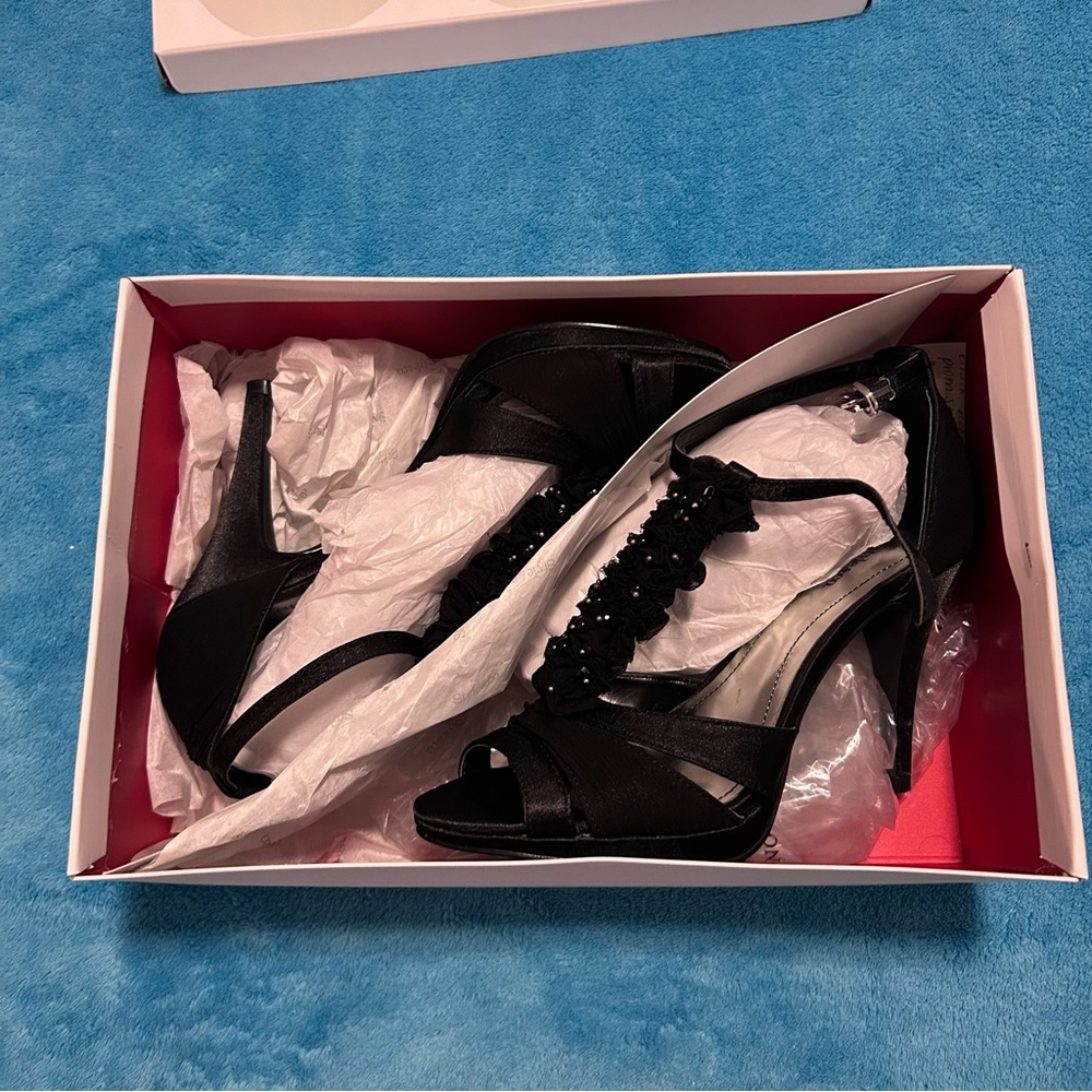 Black pumps / ankle strap heels EUC (worn once) size 6 
Can ship in original box